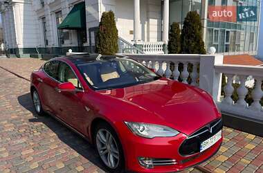 Лифтбек Tesla Model S 2013 в 