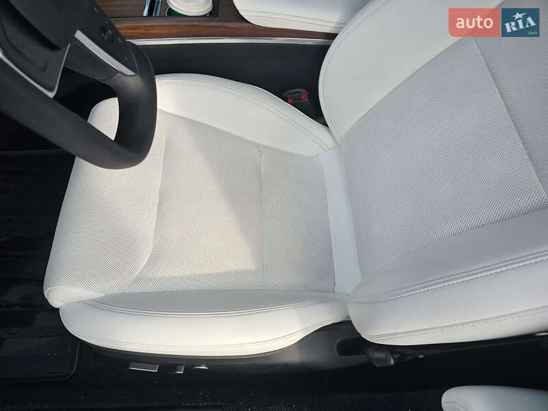 Лифтбек Tesla Model S 2023 в Тячеве