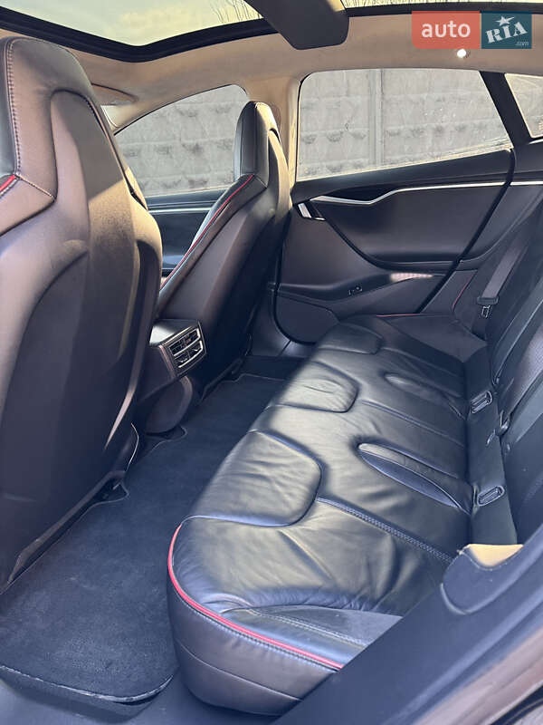 Лифтбек Tesla Model S 2013 в Львове