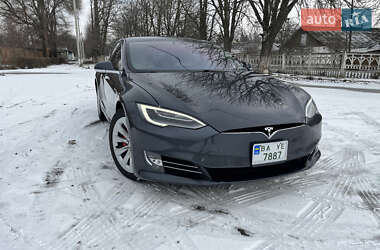 Лифтбек Tesla Model S 2019 в Саврани