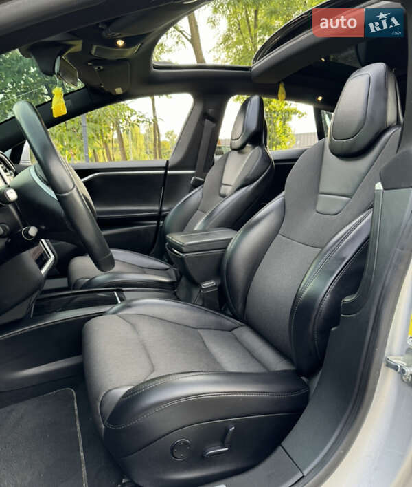 Лифтбек Tesla Model S 2017 в Сокале