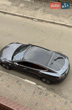 Лифтбек Tesla Model S 2019 в Киеве