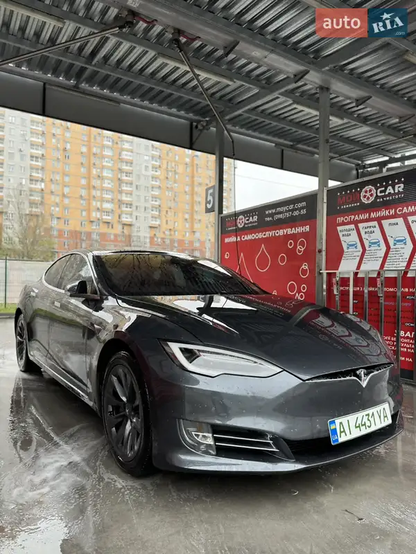 Tesla Model S 2019