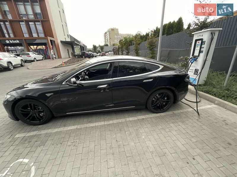 Ліфтбек Tesla Model S 2013 в Києві