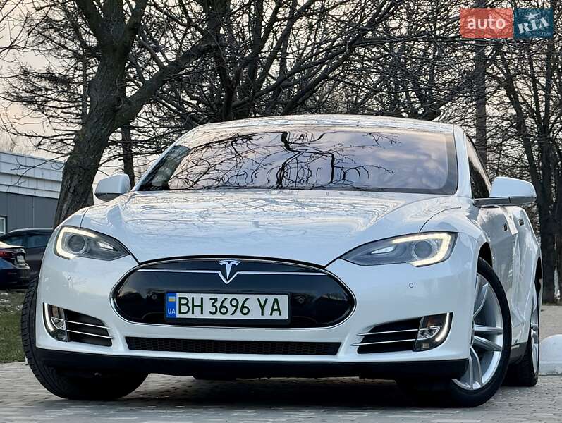 Tesla Model S 2013