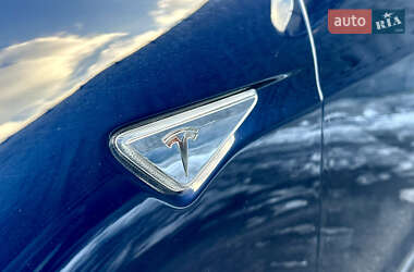 Ліфтбек Tesla Model S 2014 в 