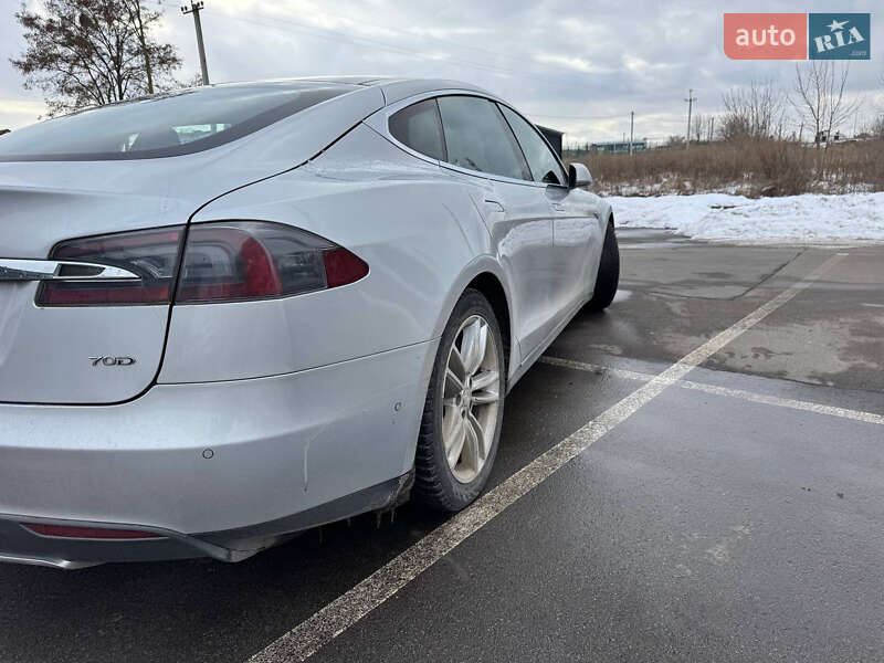 Ліфтбек Tesla Model S 2016 в Борисполі
