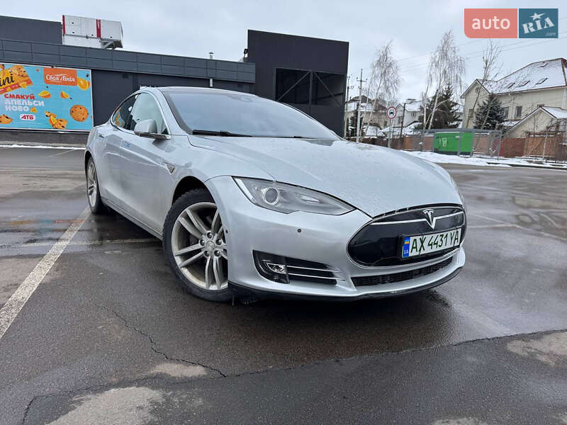 Лифтбек Tesla Model S 2016 в 