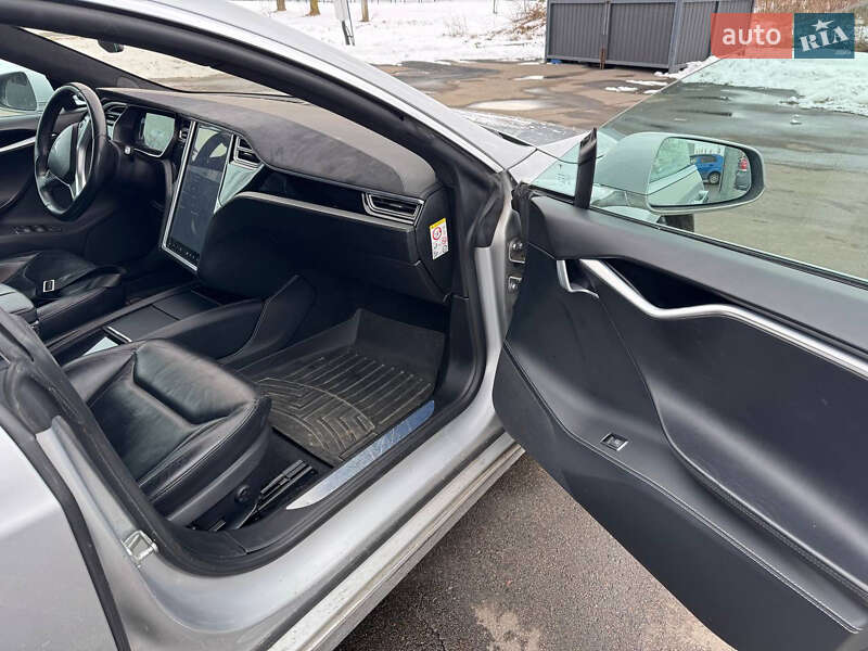Ліфтбек Tesla Model S 2016 в Борисполі