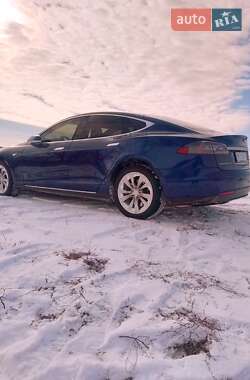 Лифтбек Tesla Model S 2015 в 
