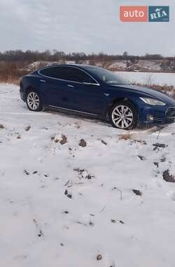 Лифтбек Tesla Model S 2015 в 