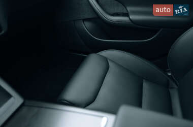 Лифтбек Tesla Model S 2021 в 