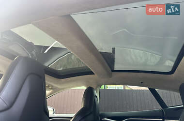 Лифтбек Tesla Model S 2015 в 