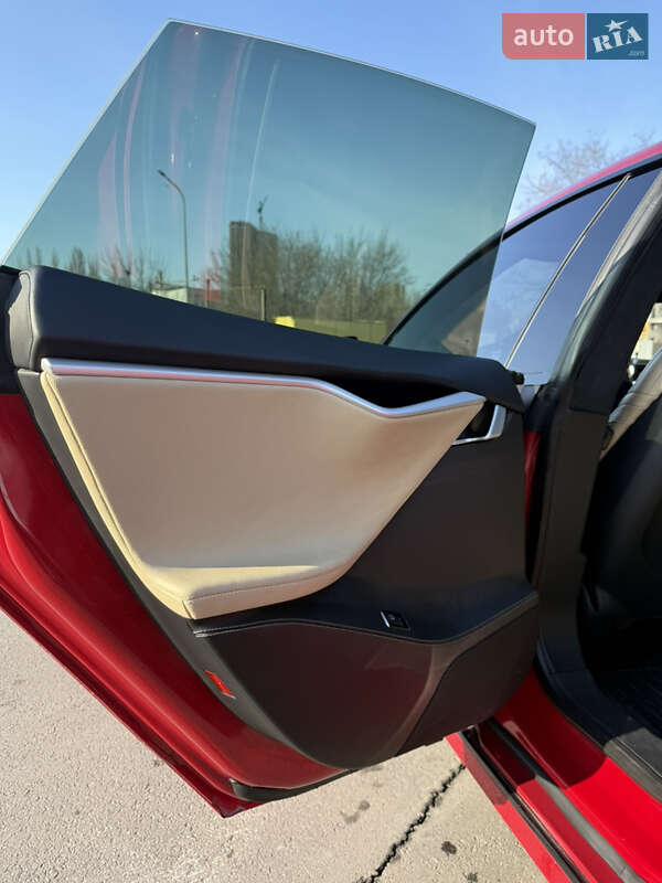 Лифтбек Tesla Model S 2016 в Днепре