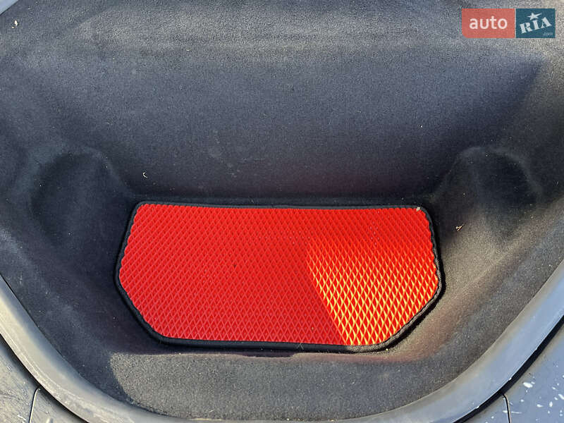 Лифтбек Tesla Model S 2015 в Киеве фото 18 Лифтбек Tesla Model S 2015 в Киеве