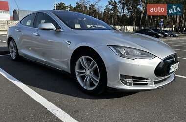 Tesla Model S 2015