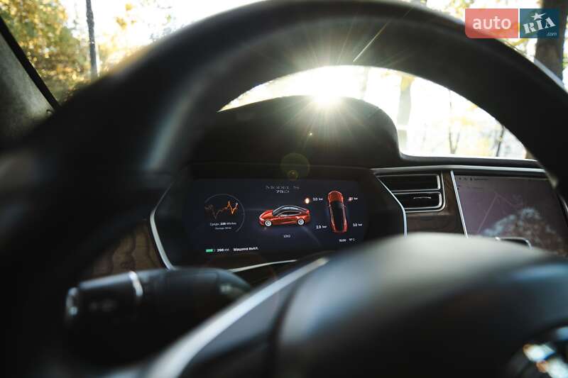 Лифтбек Tesla Model S 2016 в Киеве