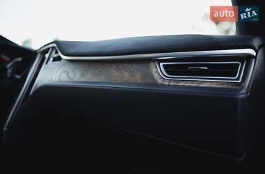 Лифтбек Tesla Model S 2016 в 