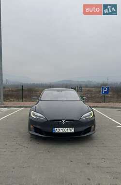Лифтбек Tesla Model S 2016 в 