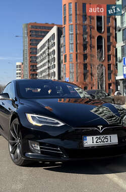 Ліфтбек Tesla Model S 2016 в Києві