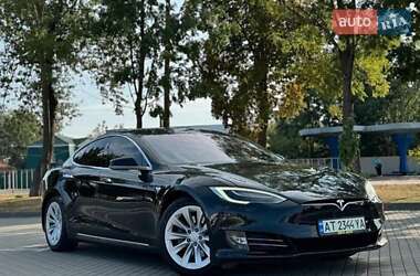 Лифтбек Tesla Model S 2017 в Львове