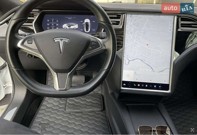 Ліфтбек Tesla Model S 2016 в Львові фото 16 Ліфтбек Tesla Model S 2016 в Львові