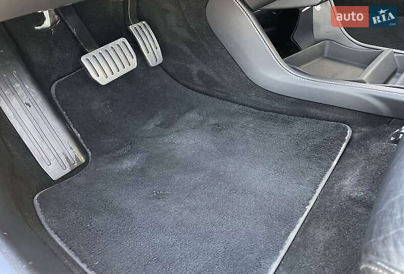 Лифтбек Tesla Model S 2015 в Луцке