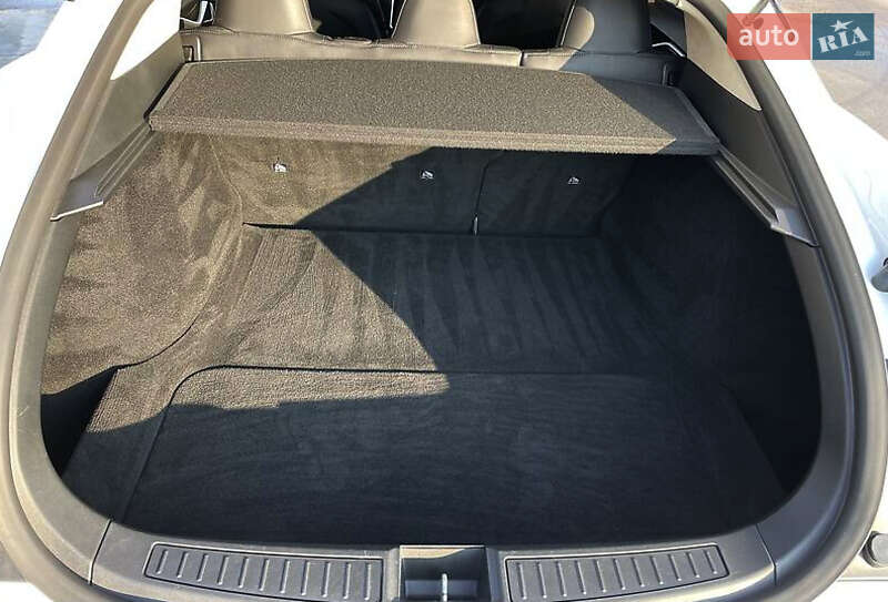 Лифтбек Tesla Model S 2015 в Луцке
