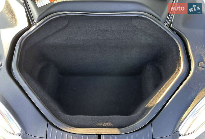 Лифтбек Tesla Model S 2015 в Луцке