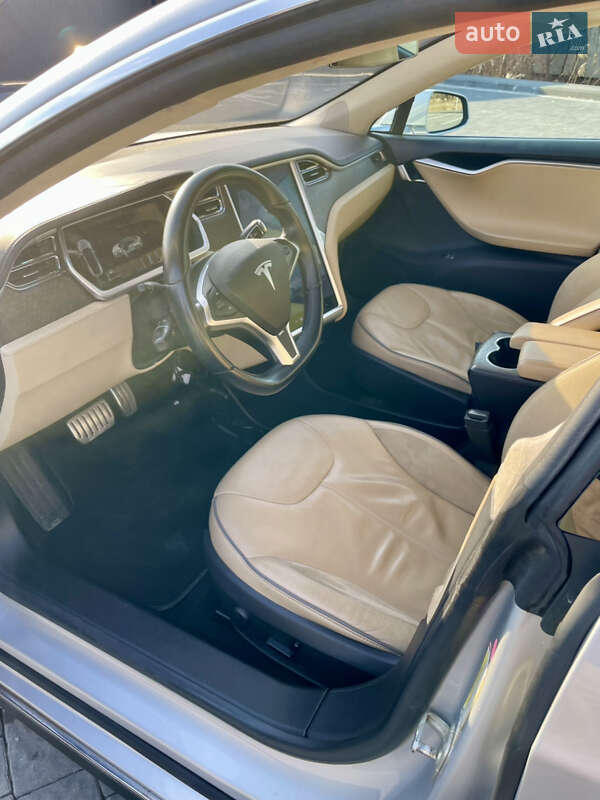 Лифтбек Tesla Model S 2013 в Самборе