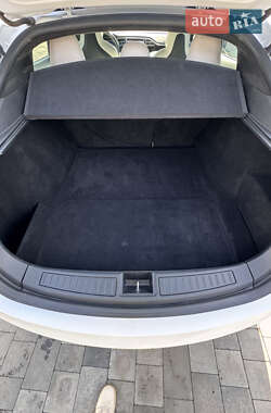 Ліфтбек Tesla Model S 2017 в 