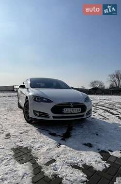 Tesla Model S 2015