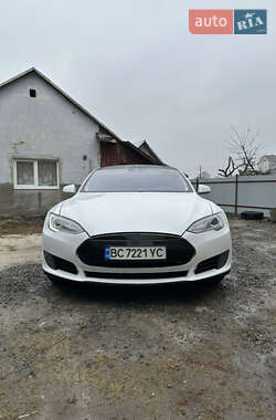 Ліфтбек Tesla Model S 2015 в Львові