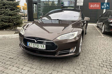 Лифтбек Tesla Model S 2015 в 