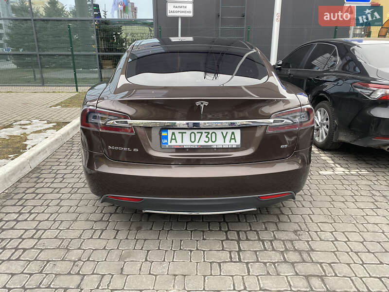 Лифтбек Tesla Model S 2015 в Киеве