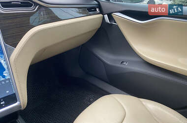Лифтбек Tesla Model S 2015 в 
