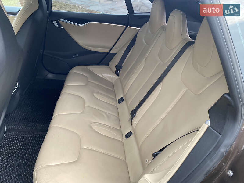 Лифтбек Tesla Model S 2015 в Киеве