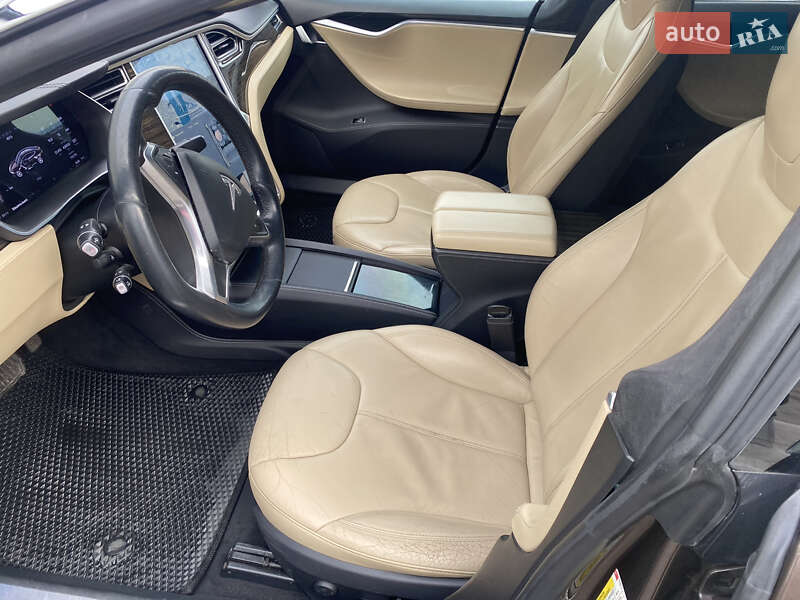 Лифтбек Tesla Model S 2015 в Киеве