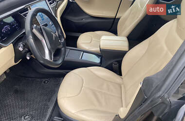 Лифтбек Tesla Model S 2015 в 