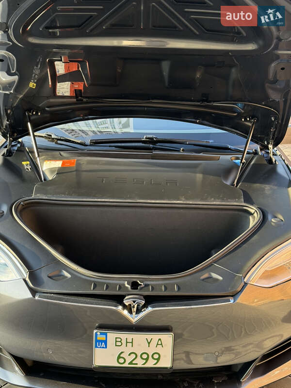 Лифтбек Tesla Model S 2017 в Одессе