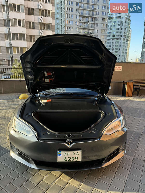 Лифтбек Tesla Model S 2017 в Одессе