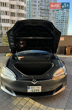 Ліфтбек Tesla Model S 2017 в 