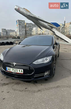 Лифтбек Tesla Model S 2015 в Днепре