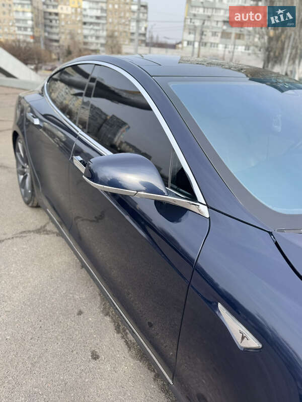 Лифтбек Tesla Model S 2015 в Днепре