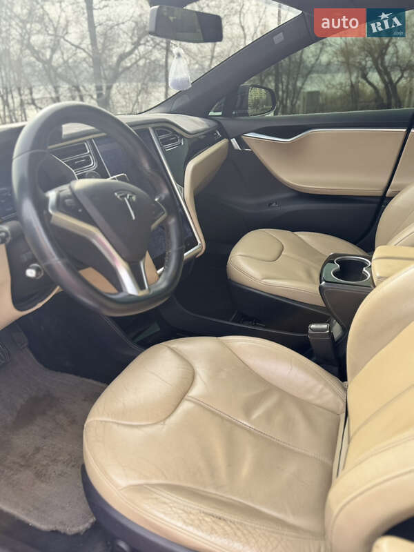 Лифтбек Tesla Model S 2015 в Днепре