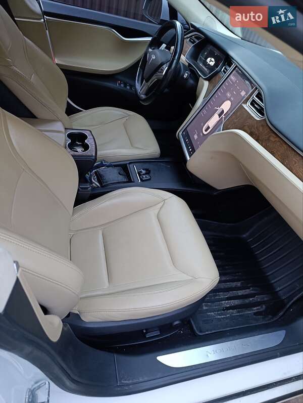 Лифтбек Tesla Model S 2016 в Ивано-Франковске
