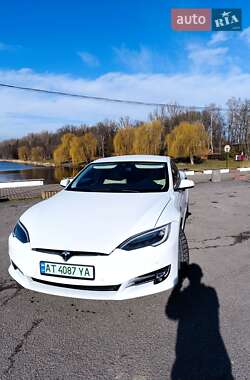 Лифтбек Tesla Model S 2016 в 