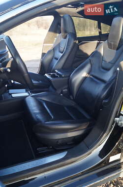 Ліфтбек Tesla Model S 2014 в 