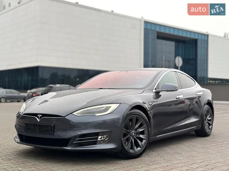 Лифтбек Tesla Model S 2020 в 