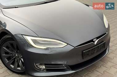 Tesla Model S 2020